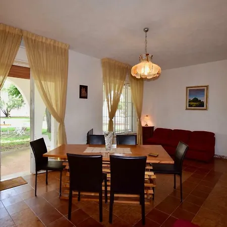 Holiday home Degli Oleandri